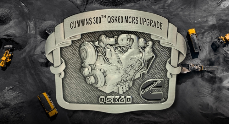 皮带扣带有文字阅读“康明斯300th QSK60 MCR升级”