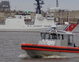 海岸警卫队拦截船