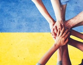 康明斯的社区应对乌克兰难民